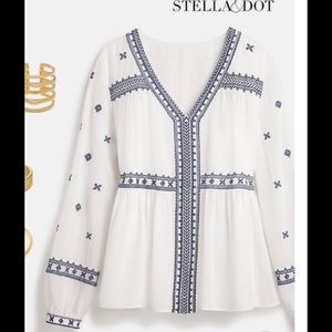 Size large Stella and Dot top euc